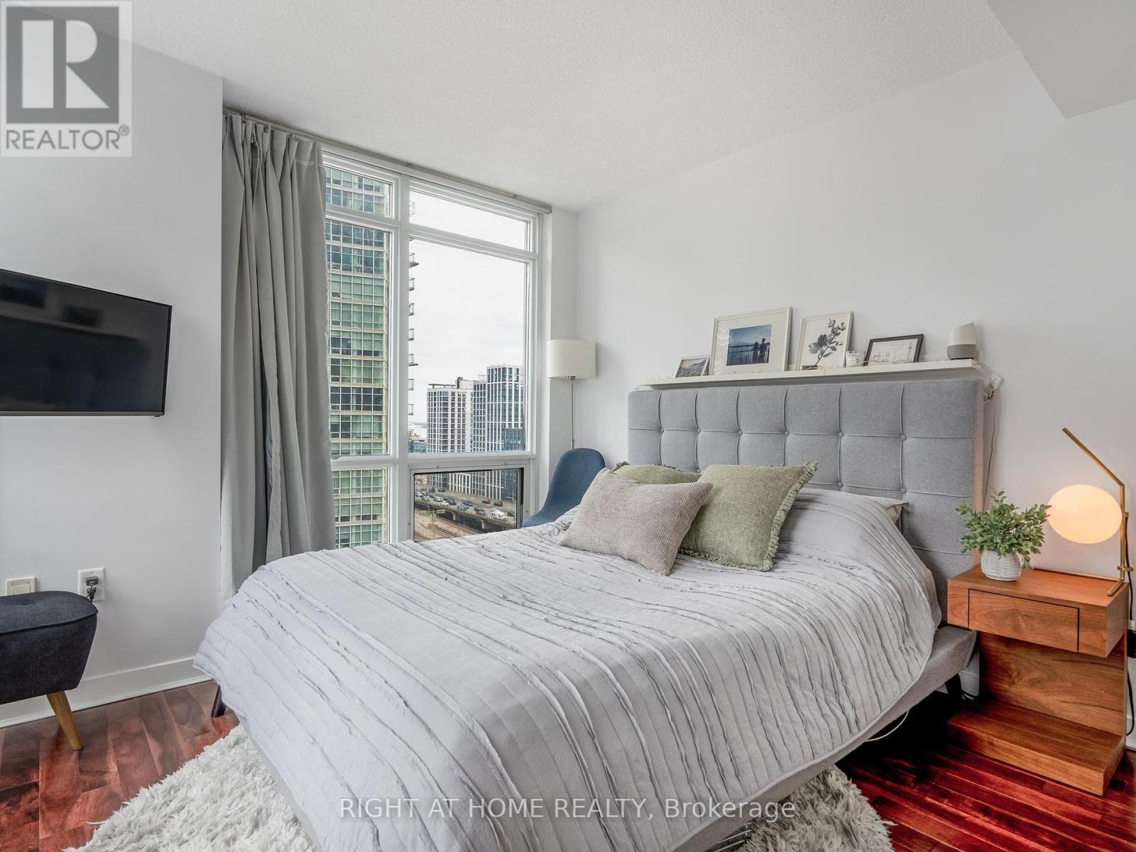 1706 - 11 Brunel Court, Toronto, Ontario  M5V 3Y3 - Photo 19 - C12082460