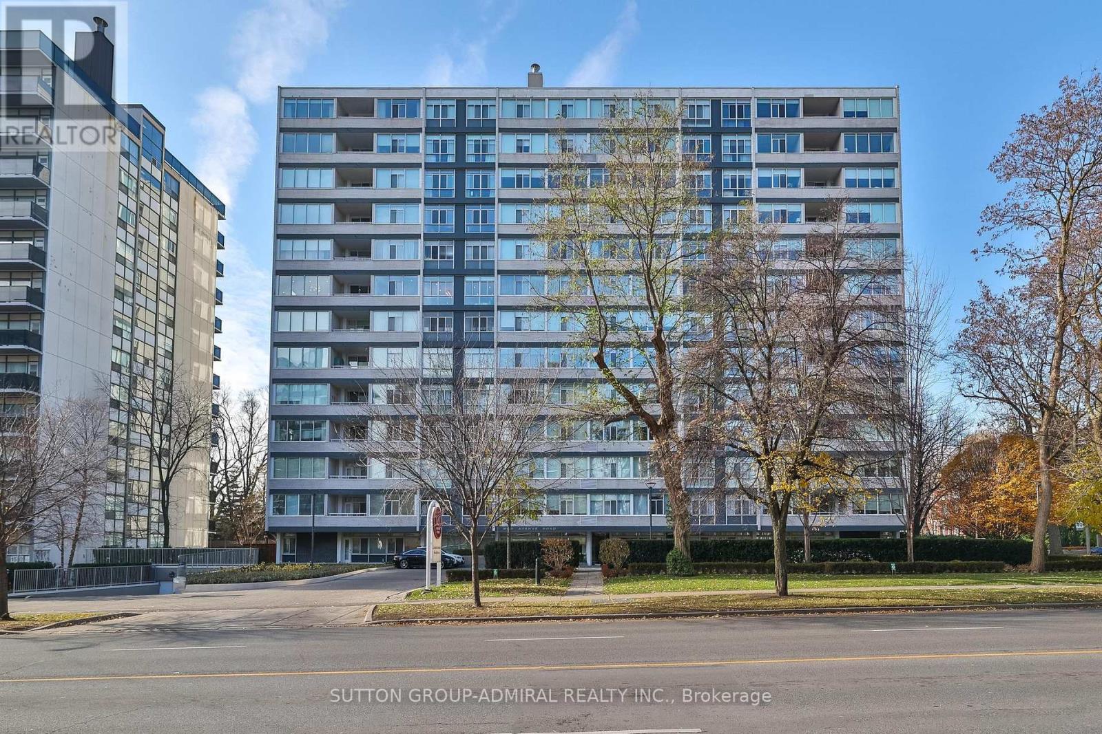 Property at 806 - 500 AVENUE ROAD image 1