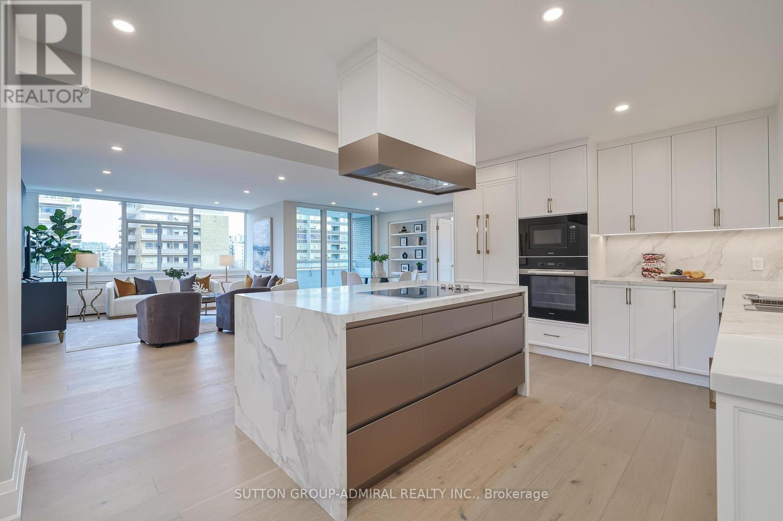 Property at 806 - 500 AVENUE ROAD image 5