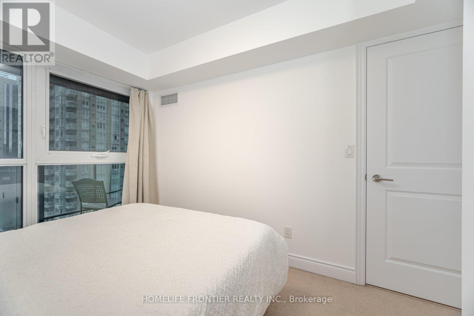 1506 - 28 Ted Rogers Way, Toronto, Ontario  M4Y 2J4 - Photo 29 - C12120176