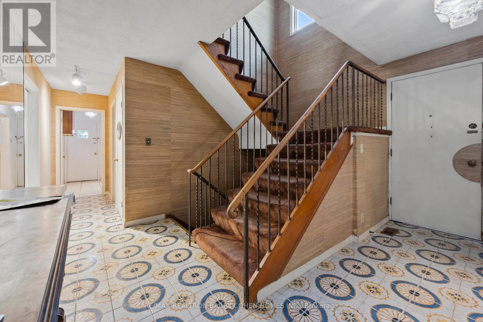 84 Bannatyne Drive, Toronto (St. Andrew-Windfields), Ontario  M2L 2P3 - Photo 13 - C12120208