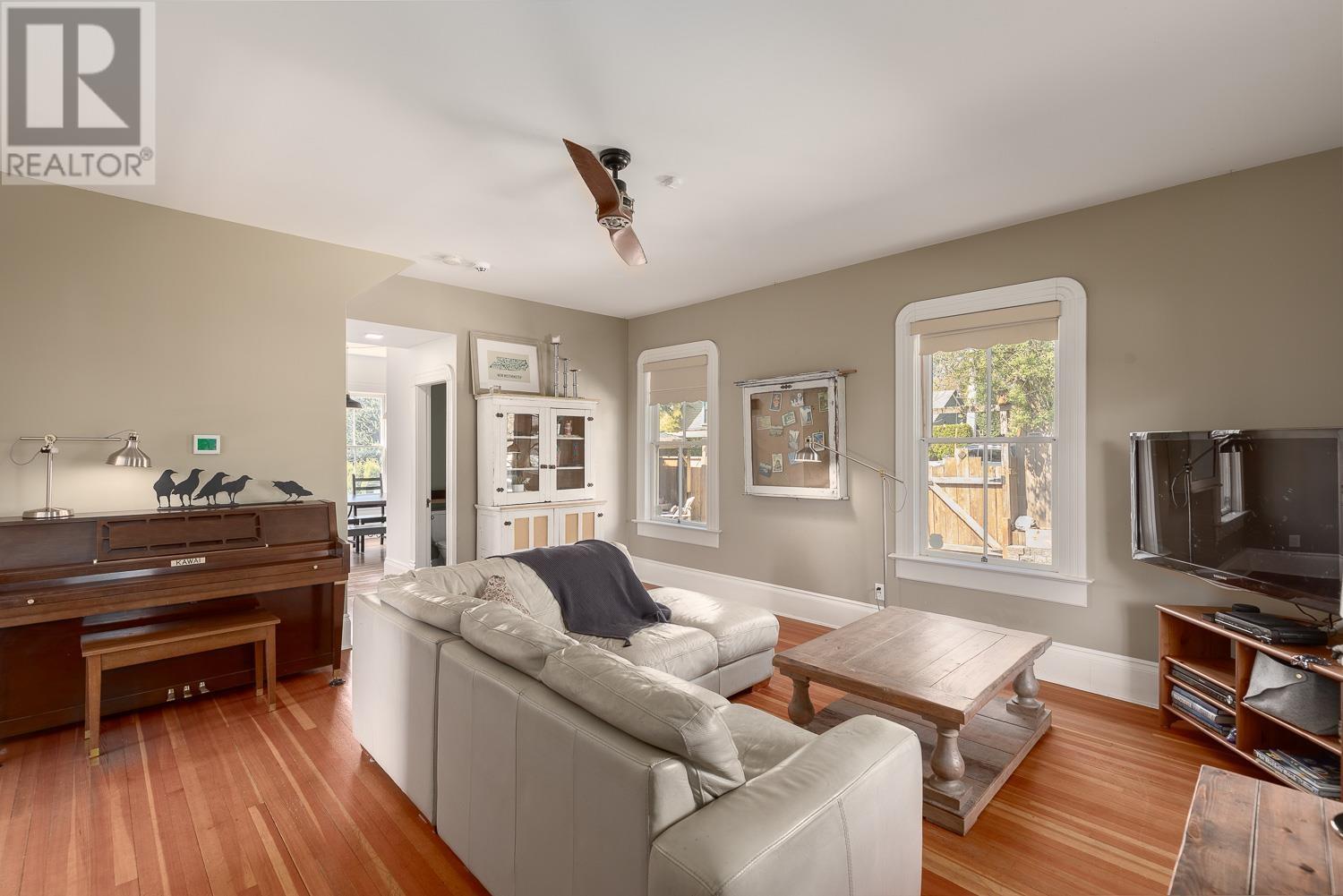 Property at 218 BURR STREET image 3