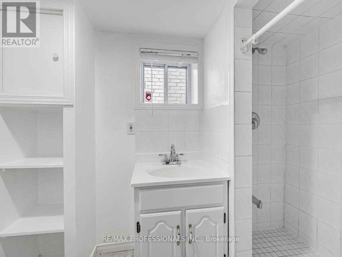 1061 Greenwood Avenue, Toronto, Ontario  M4J 4E2 - Photo 20 - E12031637