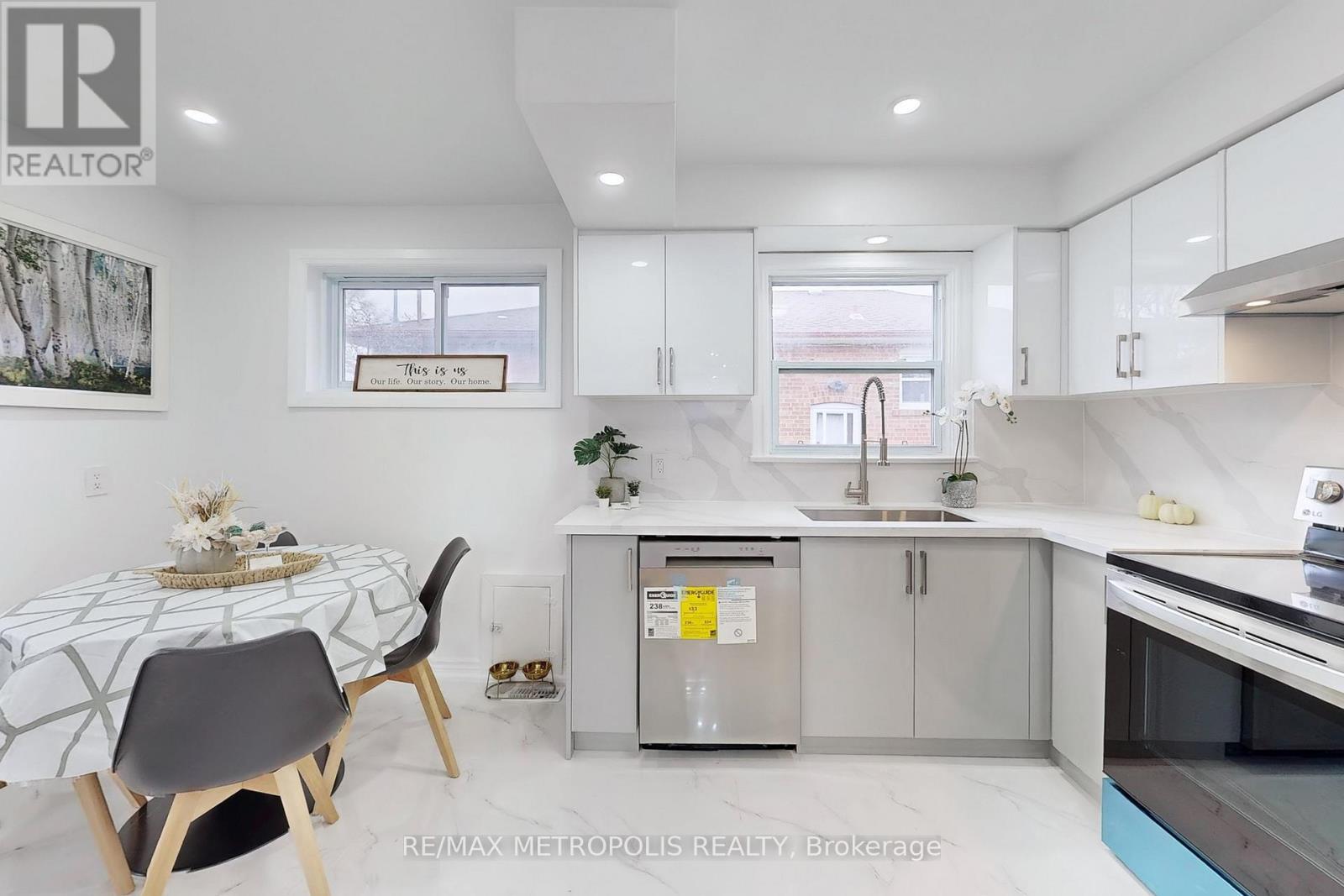 19 Tremely Crescent, Toronto, Ontario  M1K 3Y6 - Photo 11 - E12120037