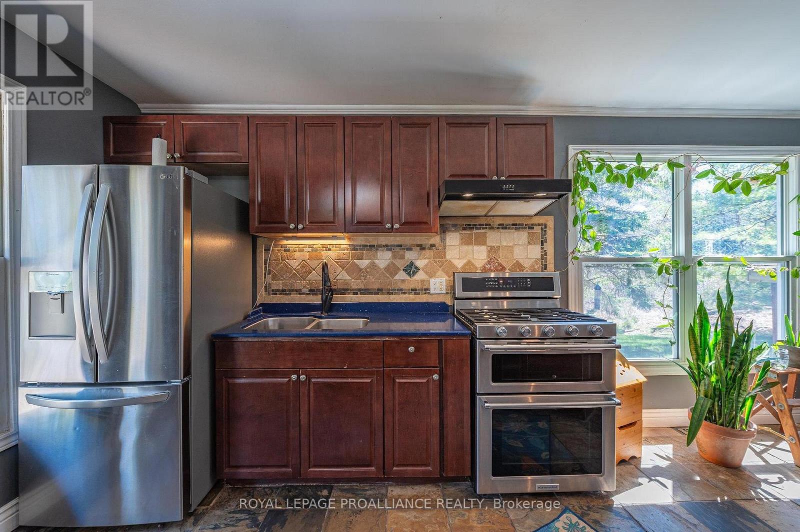Property at 280 PRESQU'ILE PARKWAY image 5