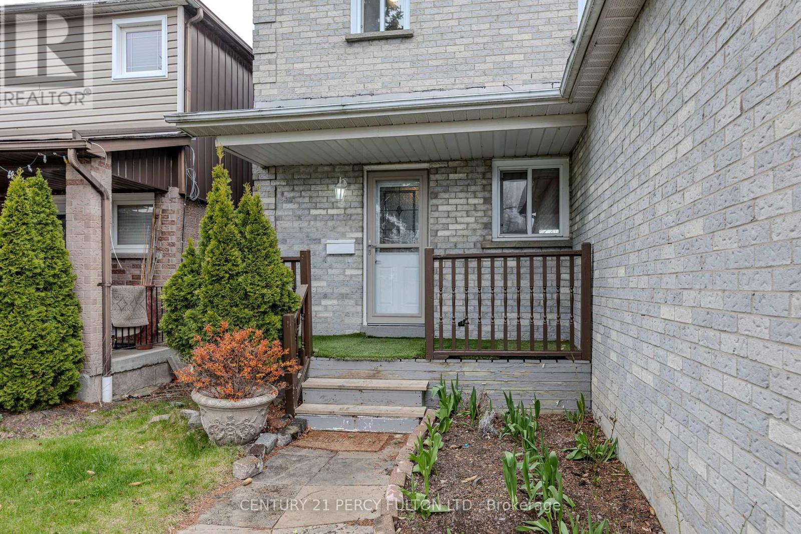 Property at 21 TRAWLEY CRESCENT image 4