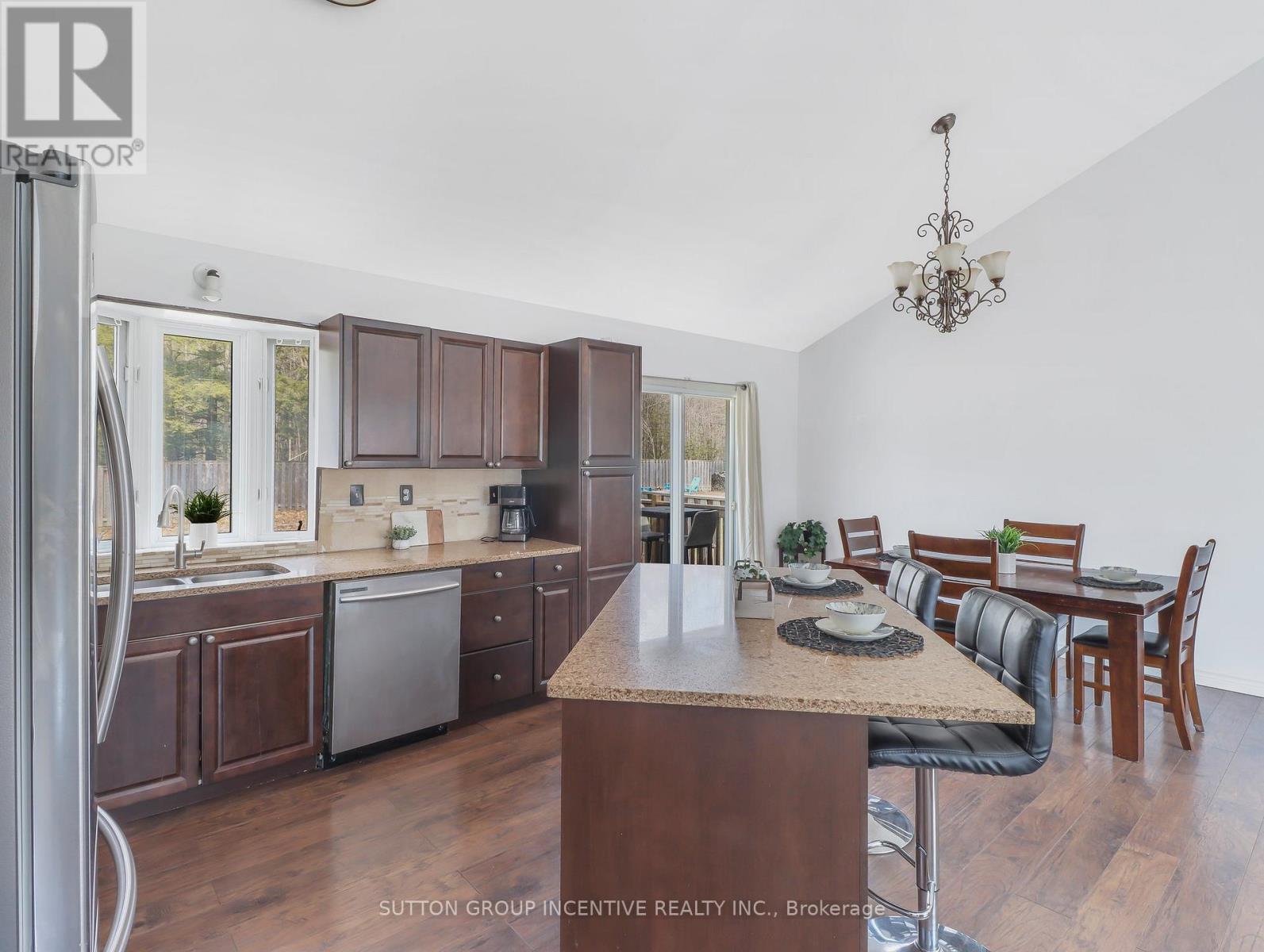 37 St. Laurent Boulevard, Tiny, Ontario  L9M 0J2 - Photo 8 - S12017918