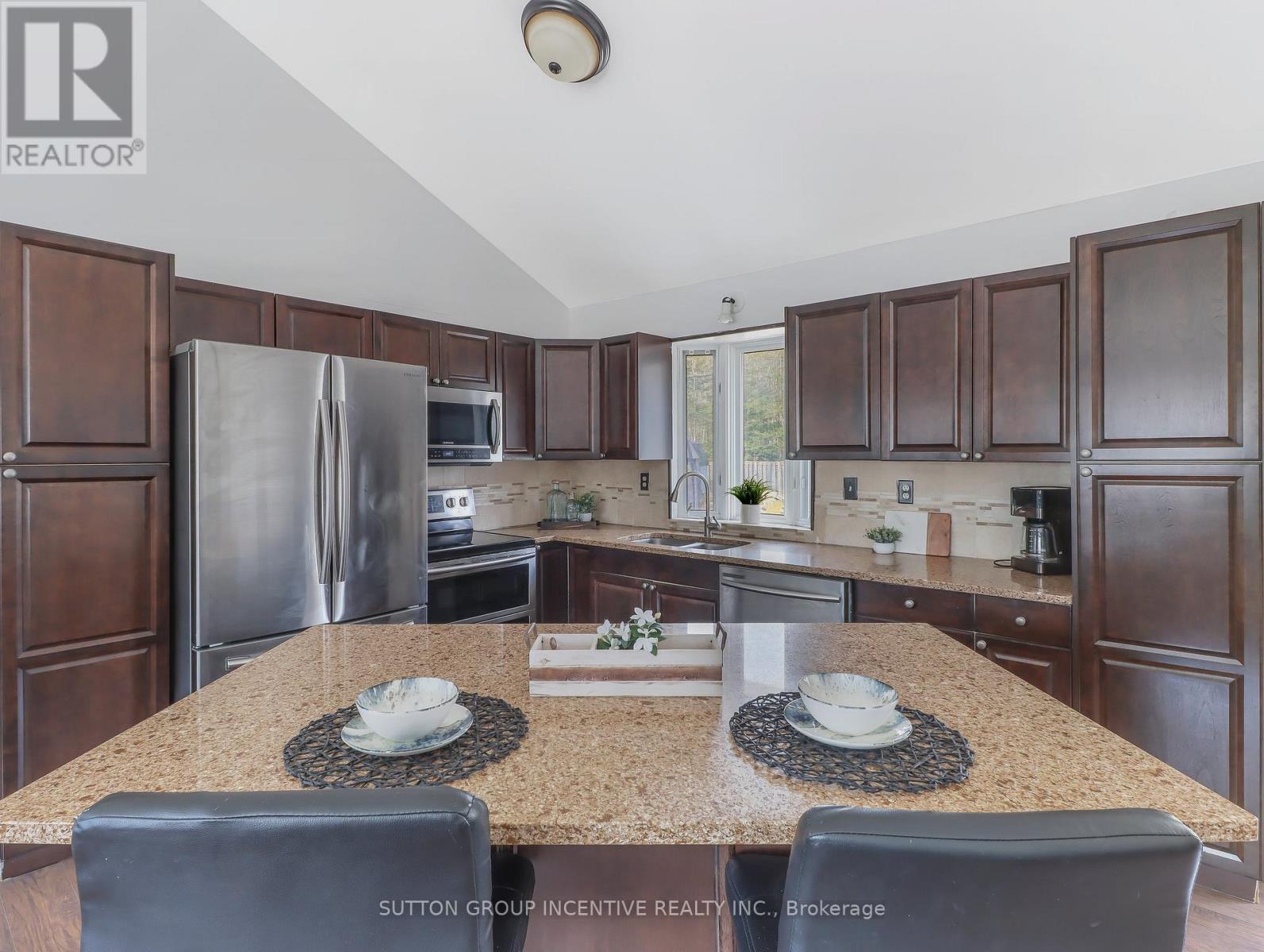 37 St. Laurent Boulevard, Tiny, Ontario  L9M 0J2 - Photo 9 - S12017918