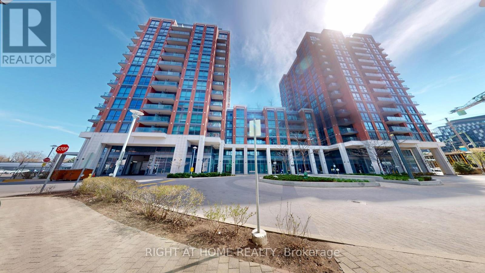 Property at 541 - 31 TIPPET ROAD image 4
