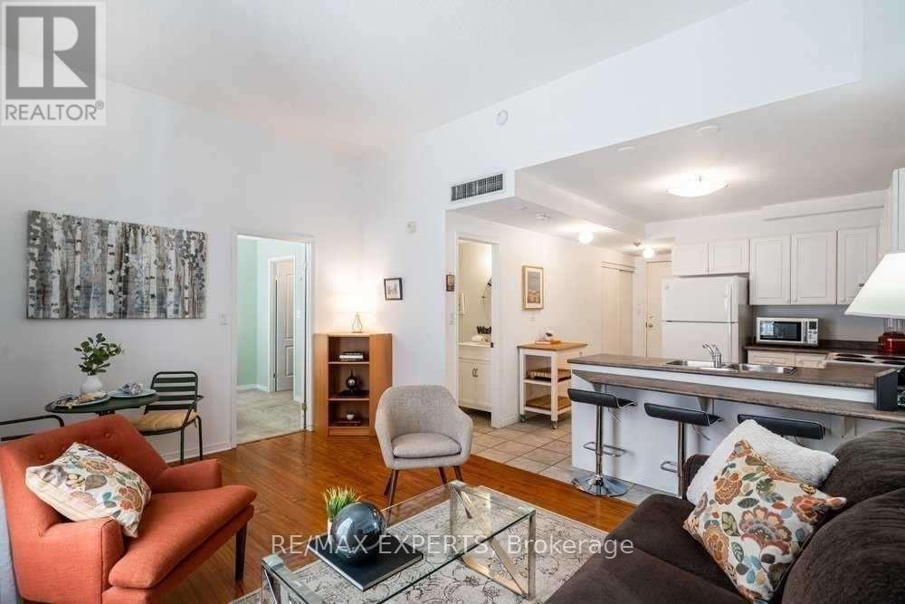 204 - 4198 Dundas Street W, Toronto, Ontario  M8X 1Y6 - Photo 5 - W12120032