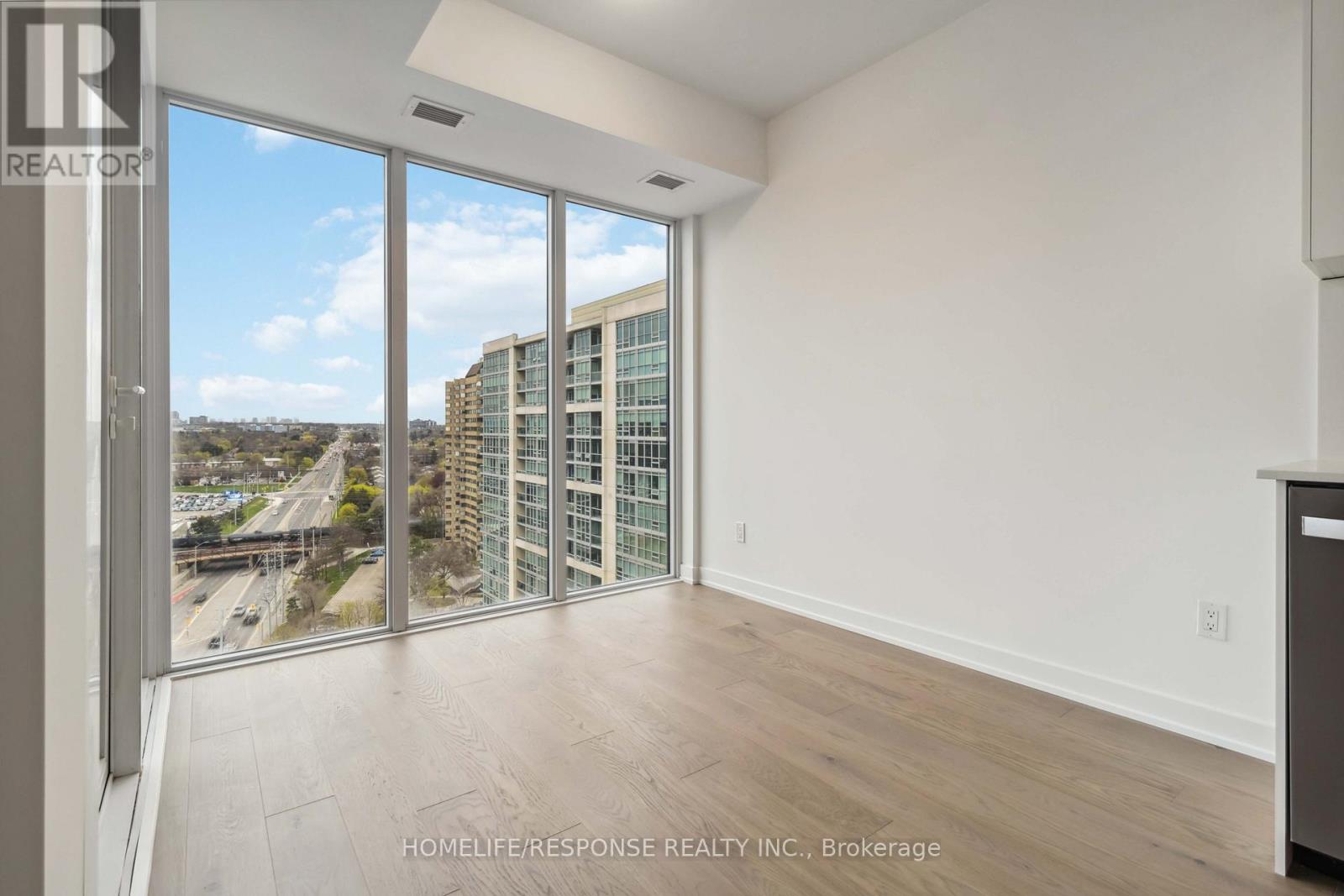1611 - 1035 Southdown Road E, Mississauga, Ontario  L5J 0A3 - Photo 16 - W12120042