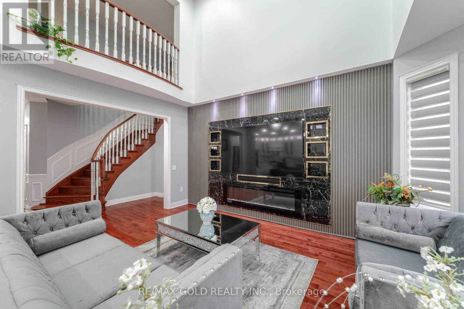 Property at 44 EAGLESPRINGS CRESCENT image 3