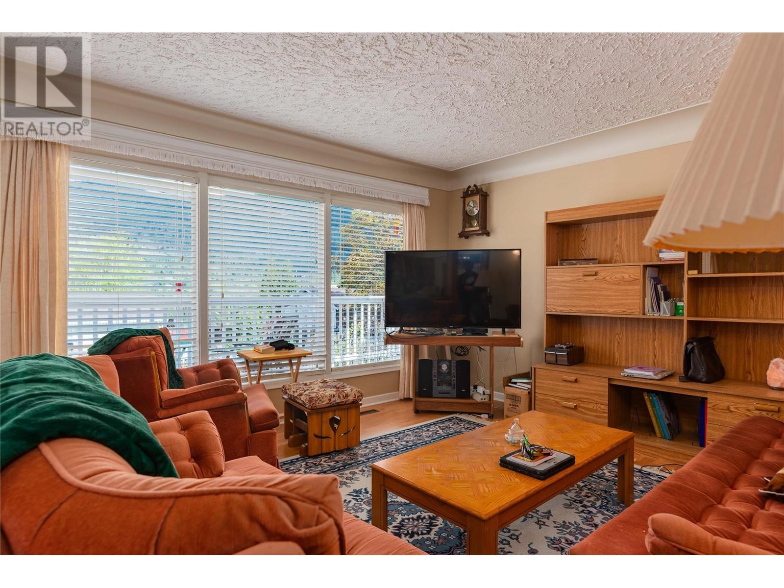 3404 4th Avenue, Castlegar, British Columbia  V1N 2T3 - Photo 14 - 10346039