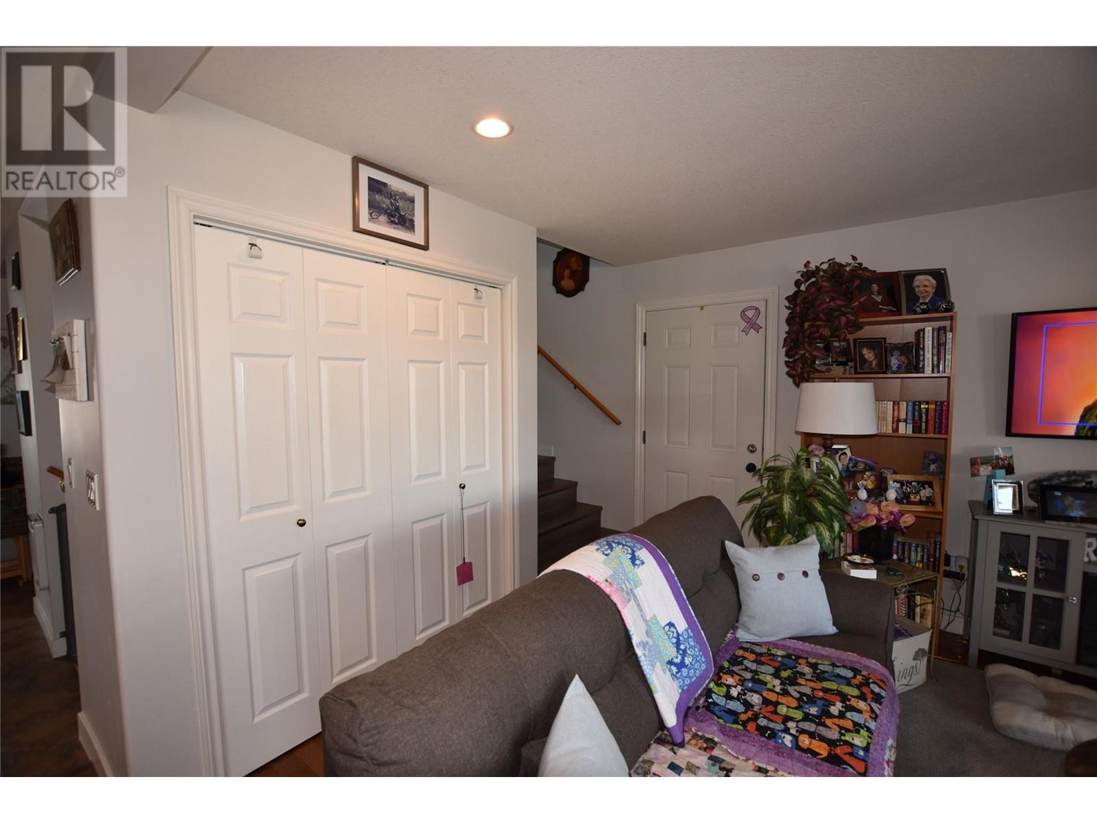 Property at 672 Cougar Street image 3