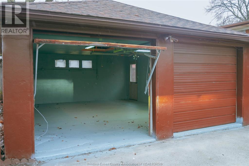 1004 Dot Avenue, Windsor, Ontario  N9C 3H8 - Photo 38 - 25010978