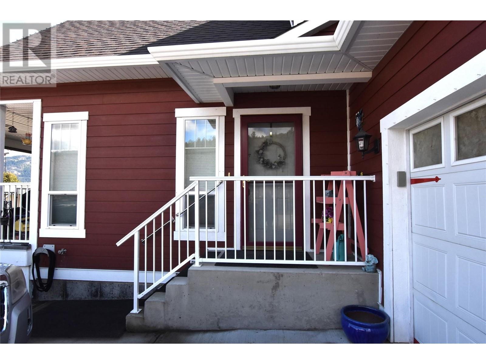 Property at 672 Cougar Street image 2