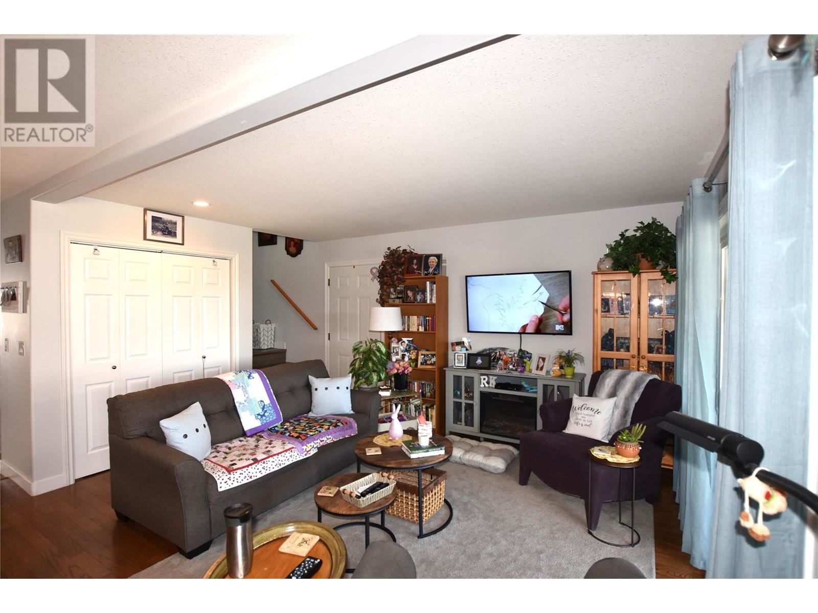 Property at 672 Cougar Street image 4