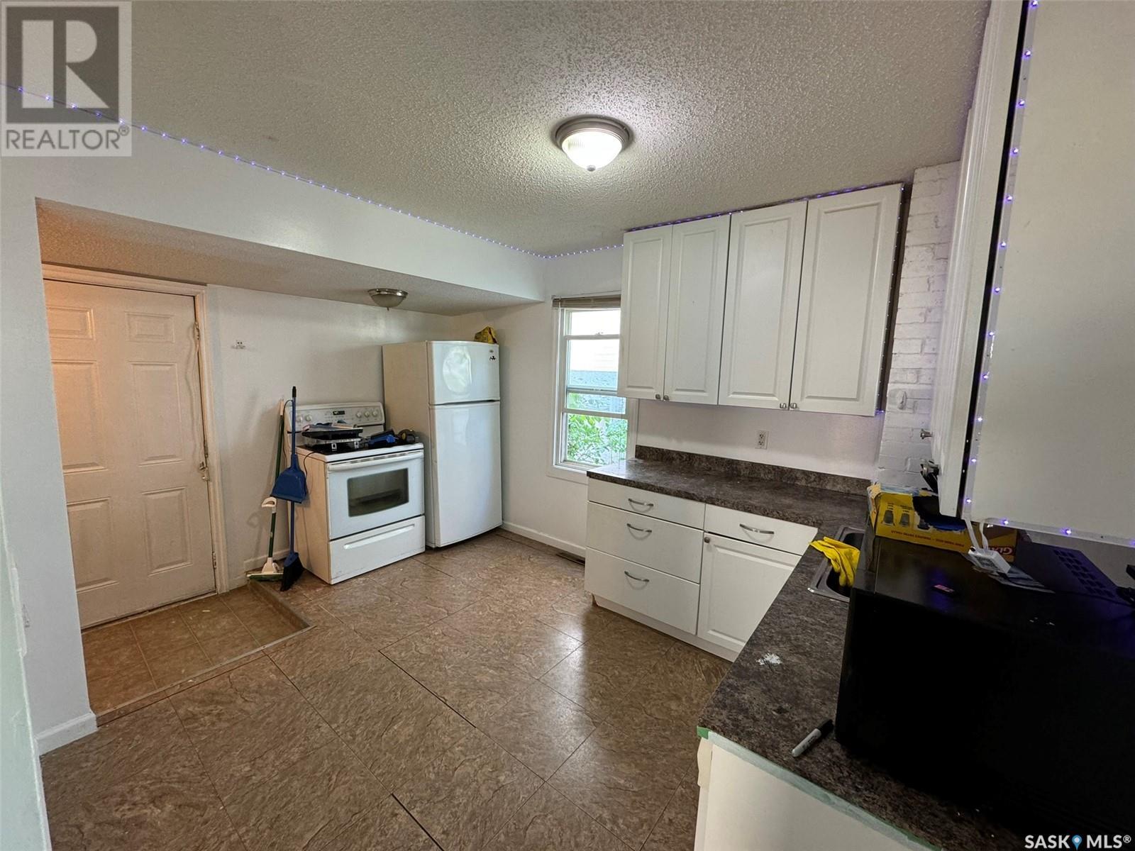 Property at 1536 D AVENUE N image 4