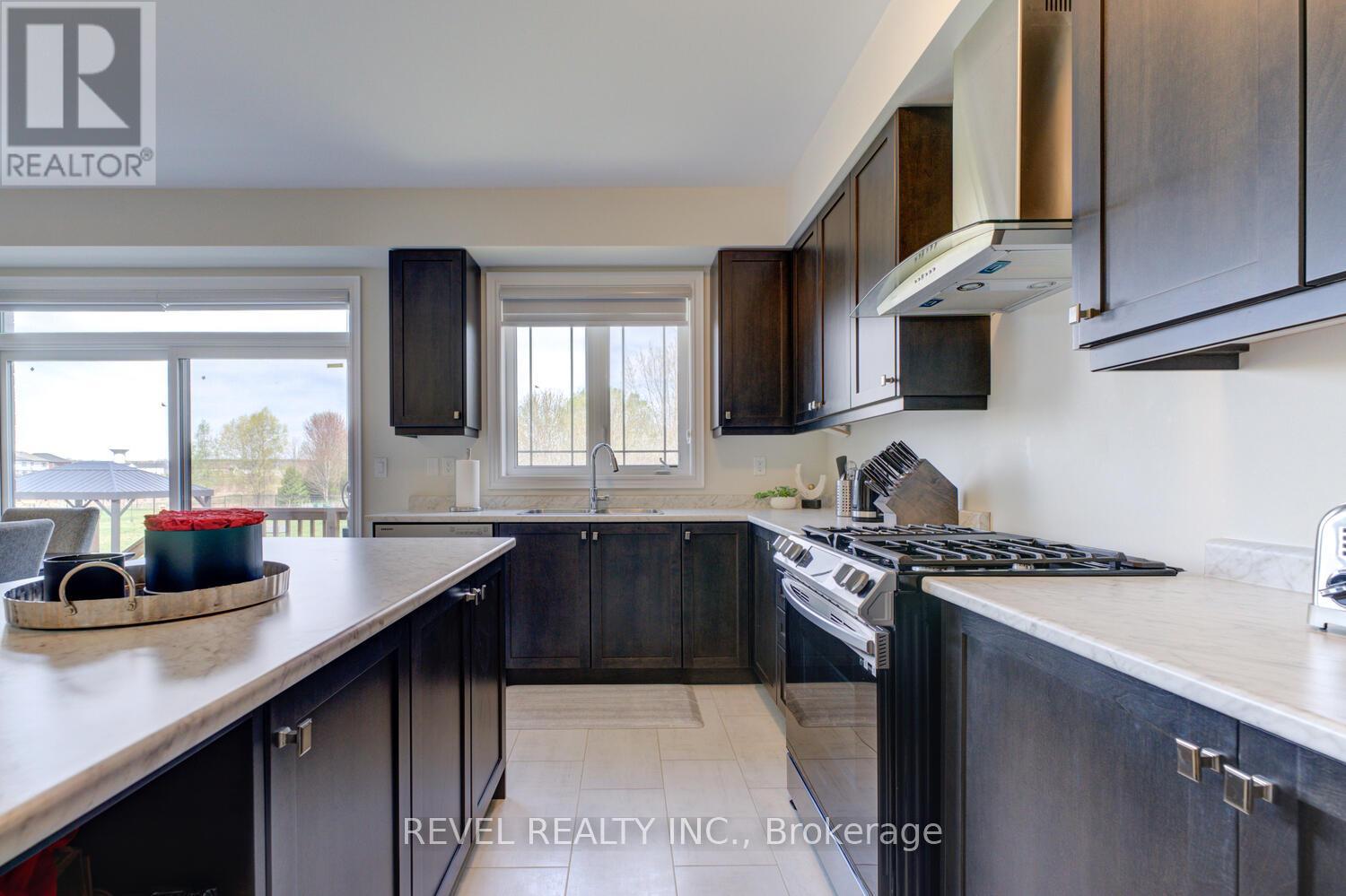 372 Blackburn Drive, Brantford, Ontario  N3T 5L5 - Photo 5 - X12120014