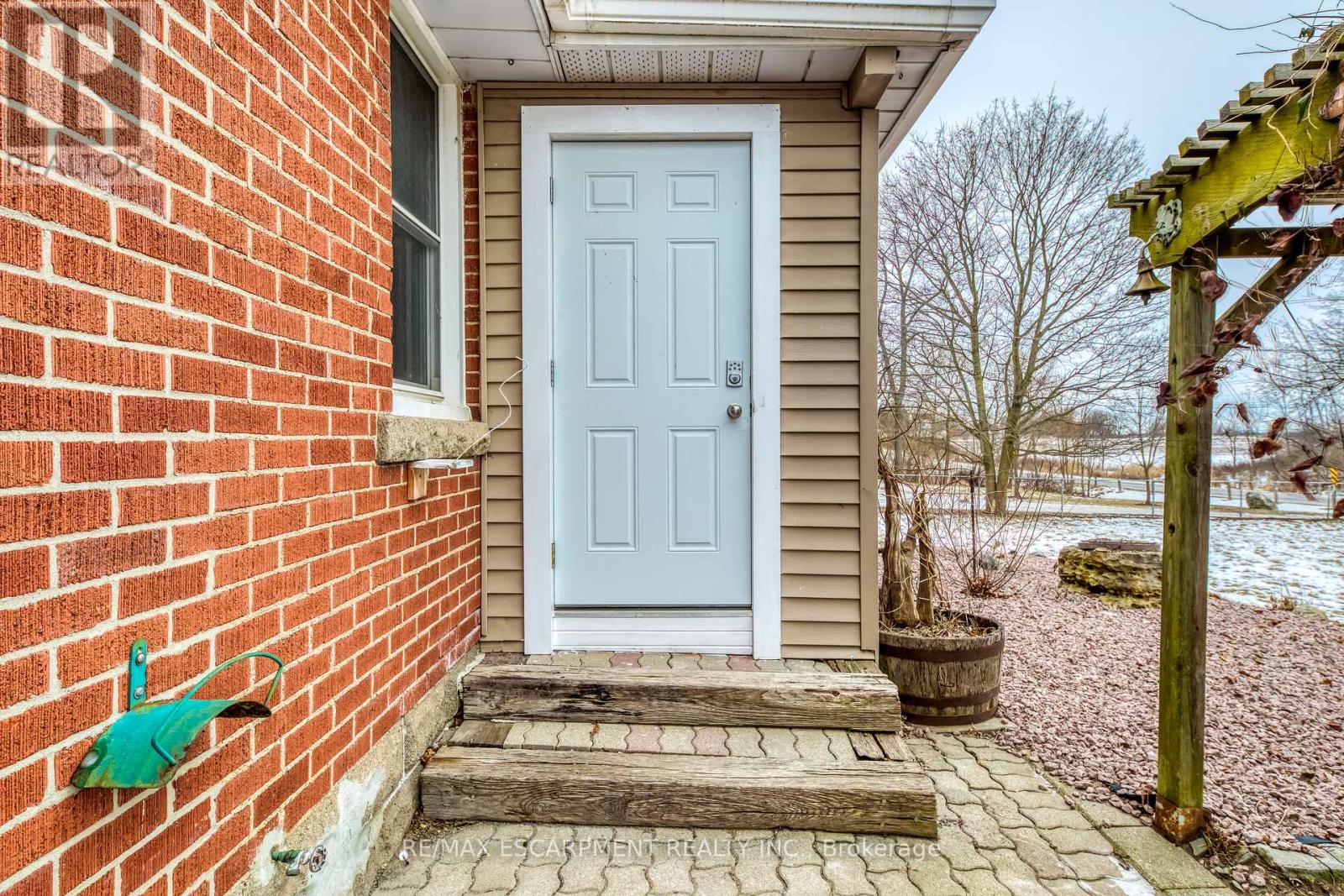 8110 Chippewa Road, Hamilton, Ontario  L0R 1W0 - Photo 4 - X12120078