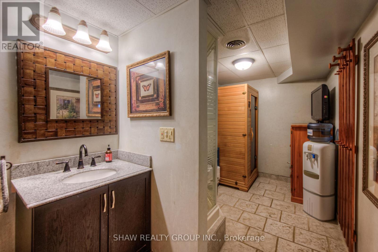 7 Squire Court, Waterloo, Ontario  N2J 4G8 - Photo 34 - X12120160