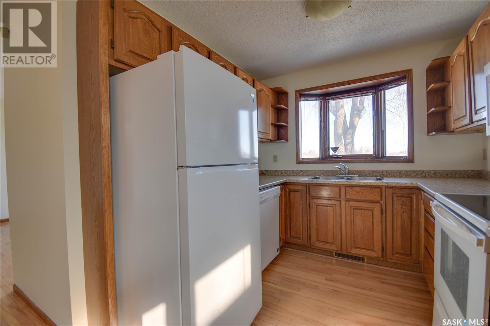 Property at 107 8th STREET W image 5
