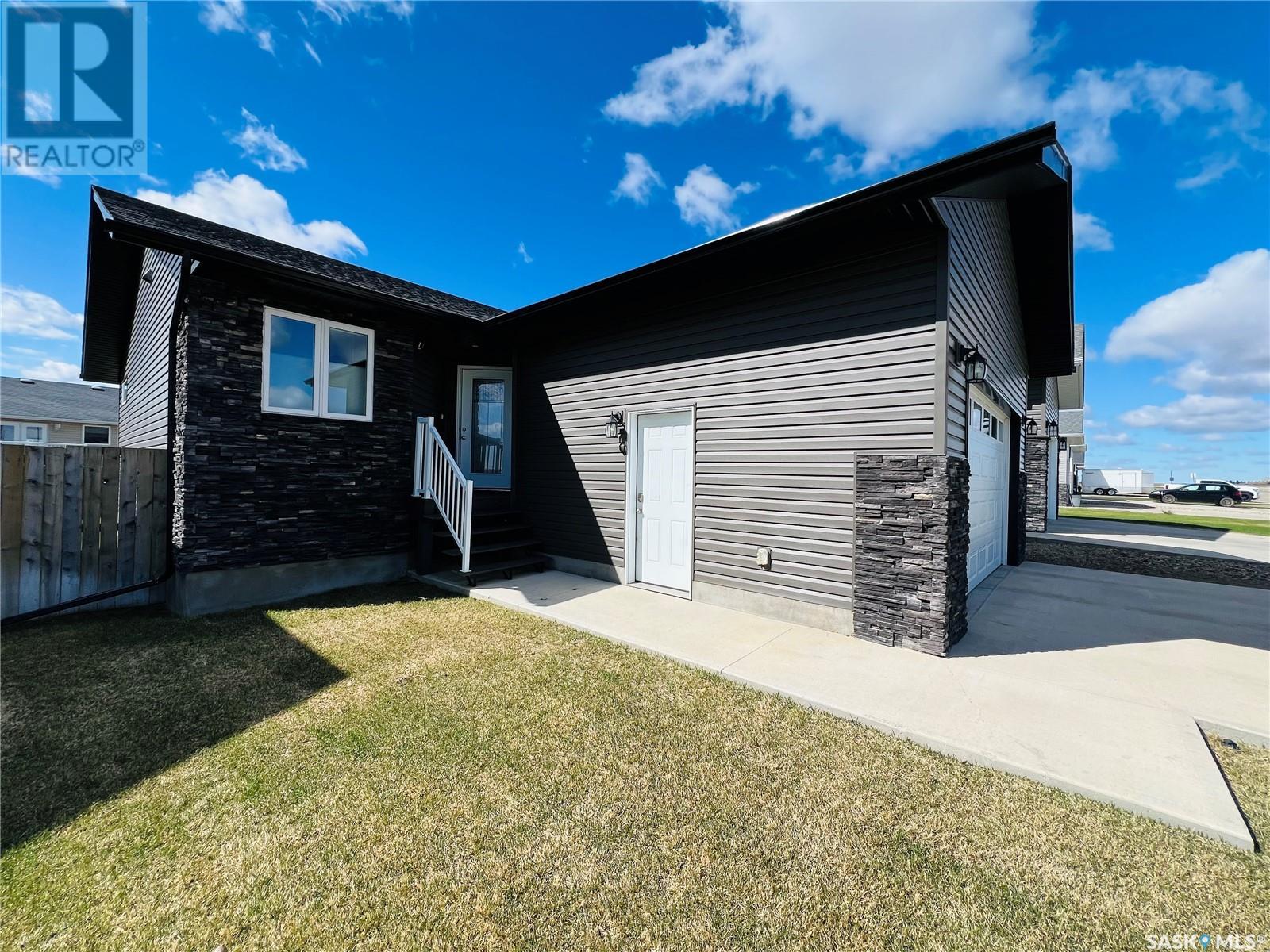 Property at 808 Battleford TRAIL image 2