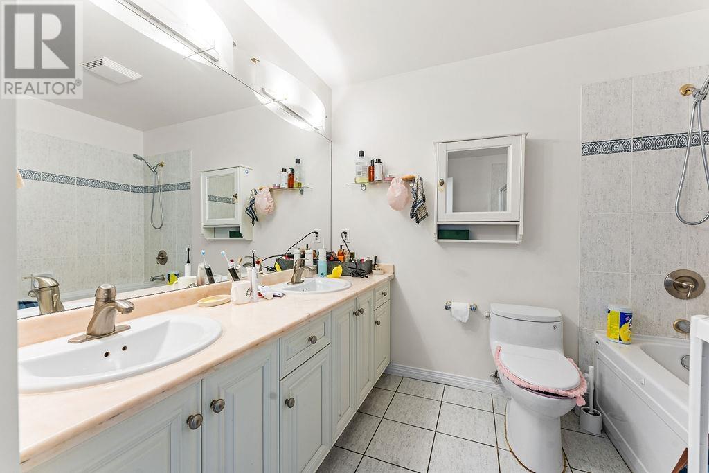 Property at 1801 5639 HAMPTON PLACE image 5