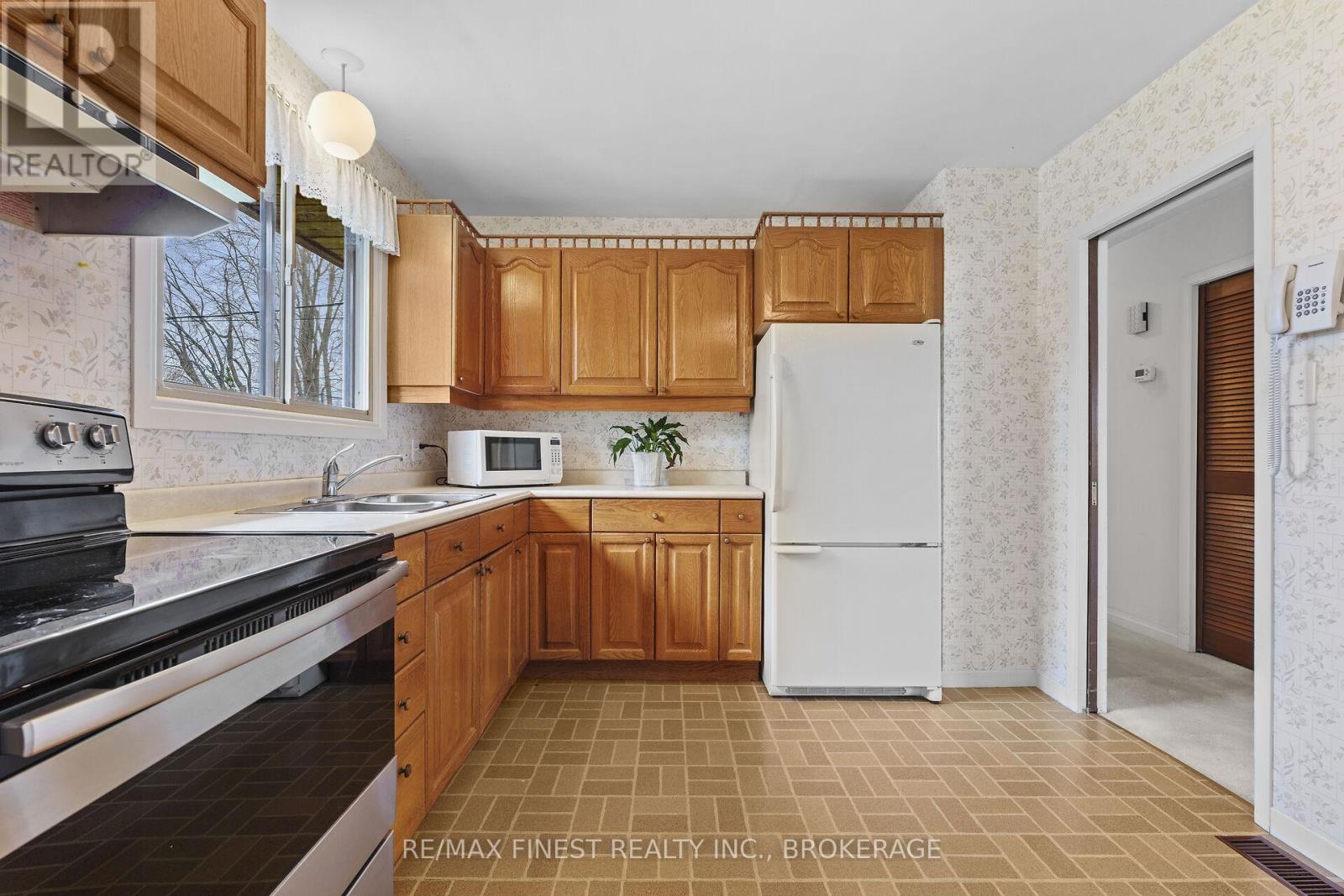 35 Newcourt Place, Kingston, Ontario  K7M 6Y1 - Photo 11 - X12120492