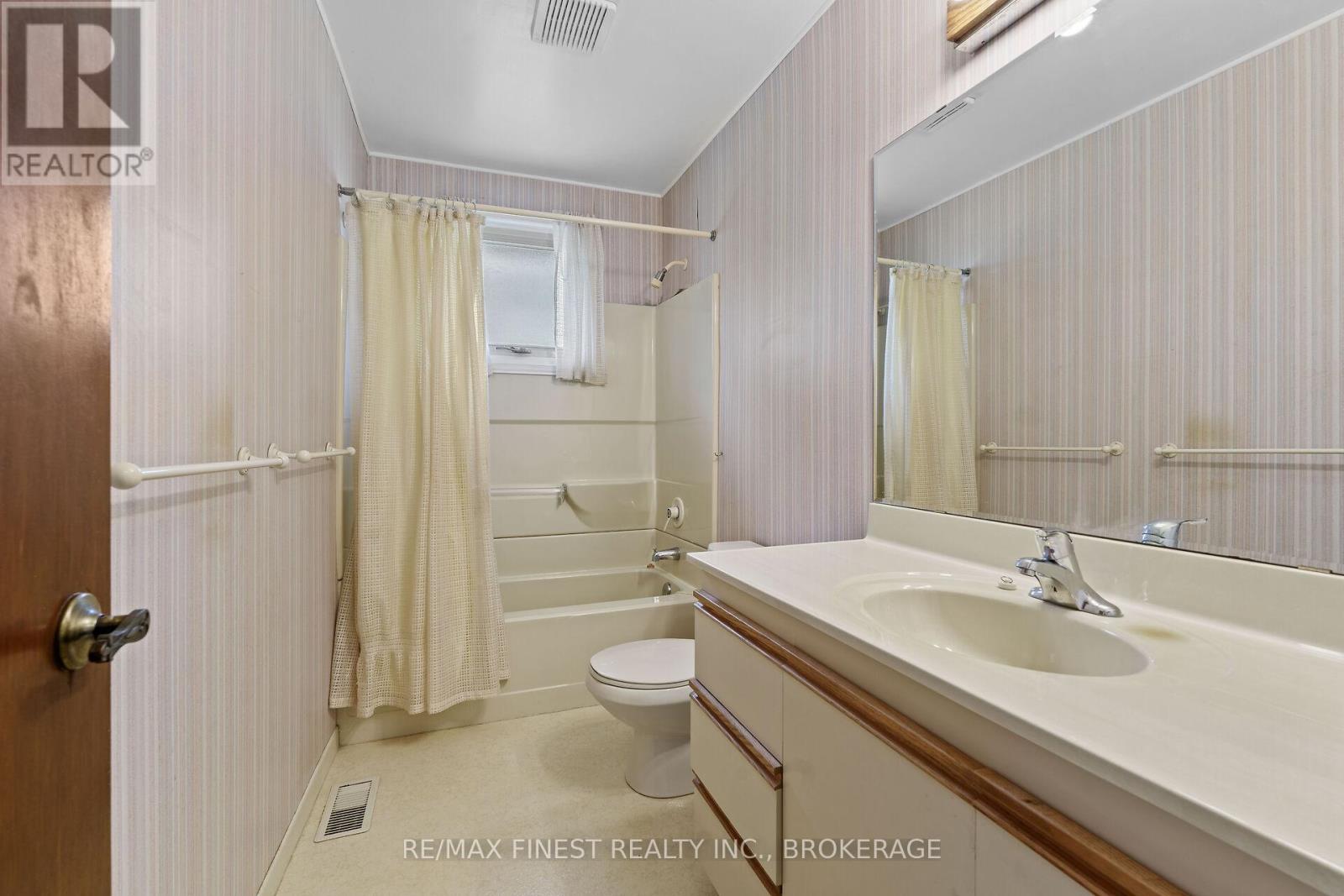 35 Newcourt Place, Kingston, Ontario  K7M 6Y1 - Photo 15 - X12120492
