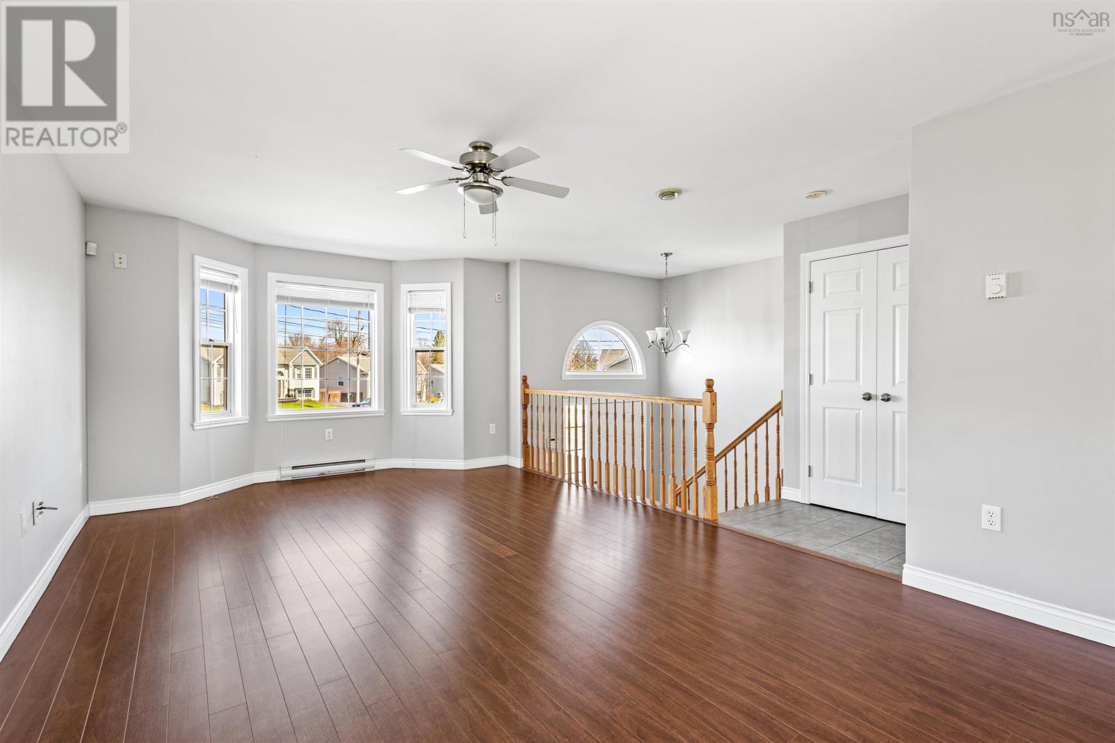 Property at 32 Grayson Court image 2