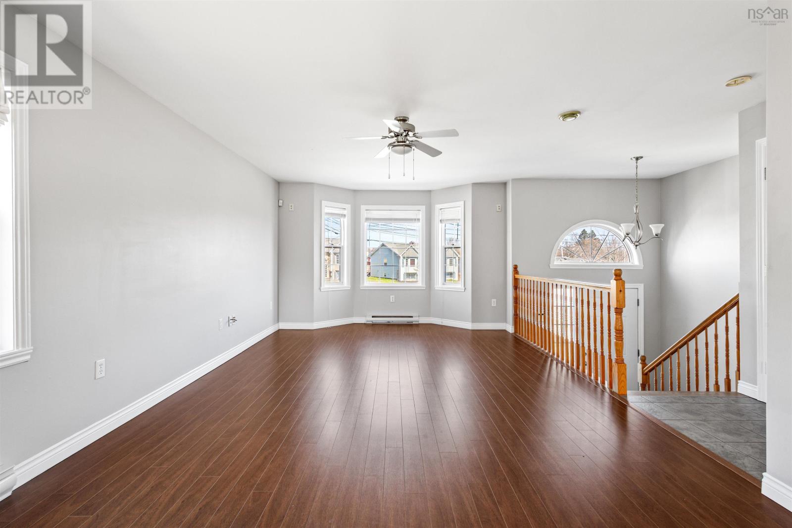 Property at 32 Grayson Court image 3
