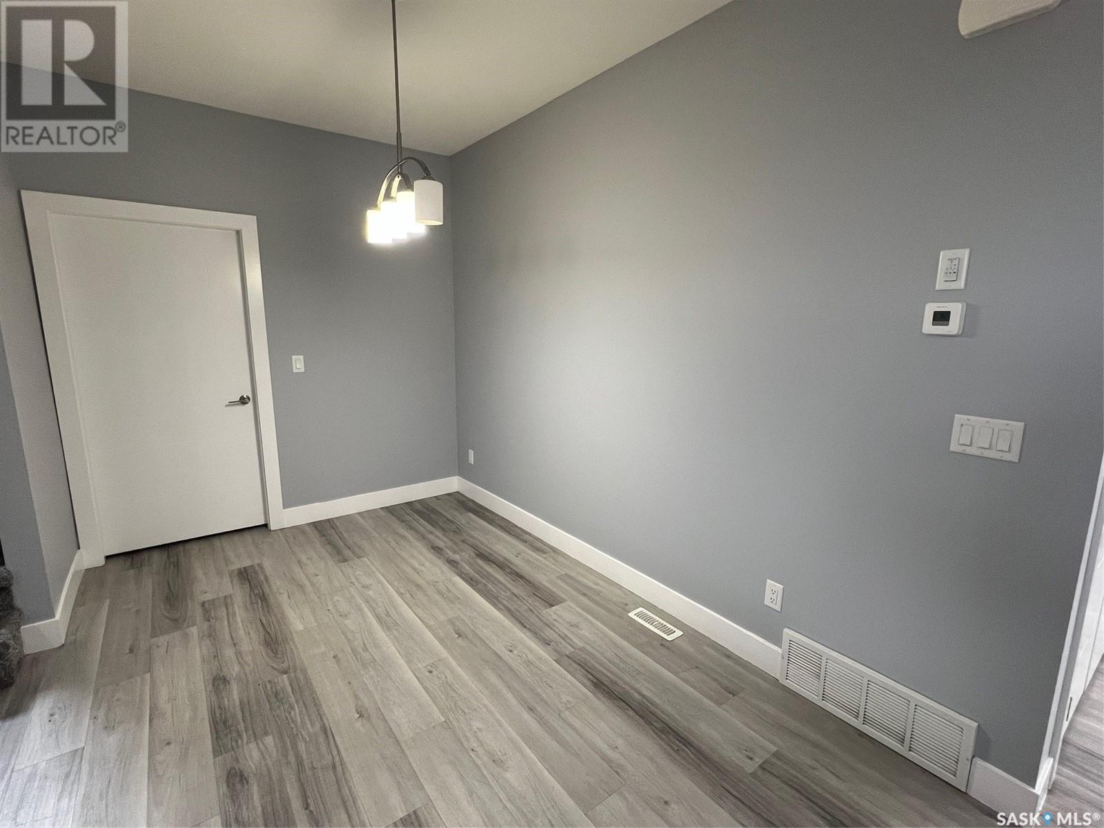 Property at 5703 Glide CRESCENT image 4