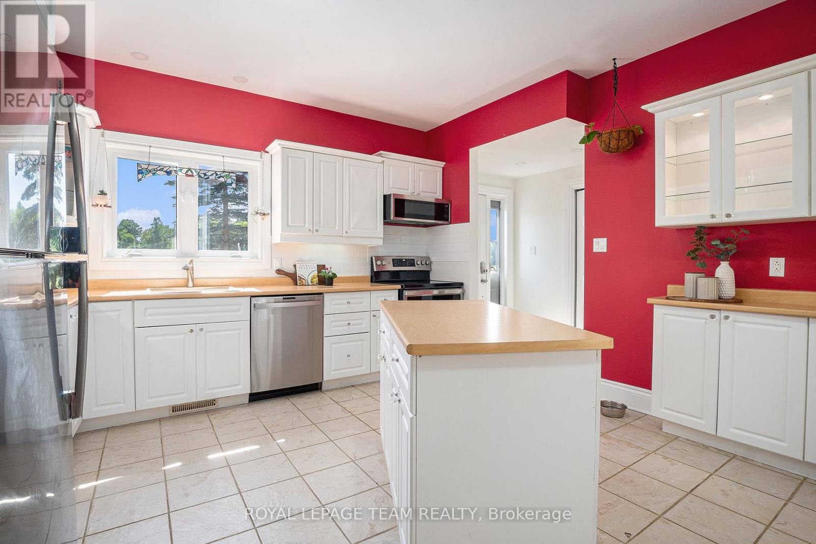 20468 7, Tay Valley, Ontario  K0H 2B0 - Photo 11 - X12120437