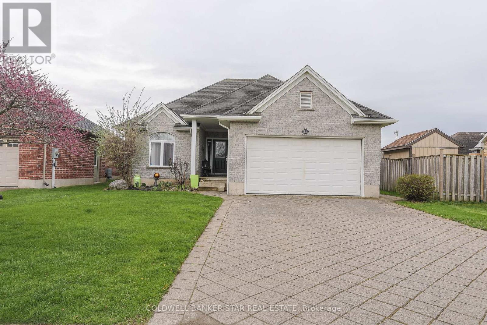 54 Treadwell Street, Aylmer, Ontario  N5H 3J5 - Photo 1 - X12120408