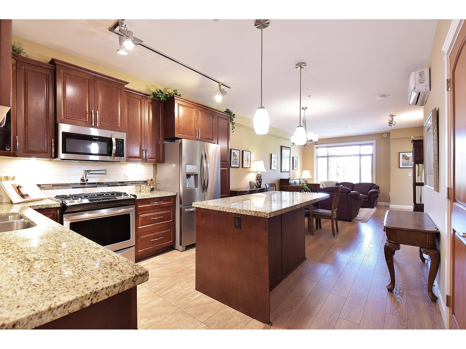 A402 8218 207a Street, Langley, British Columbia  V2Y 0X9 - Photo 4 - R2996866