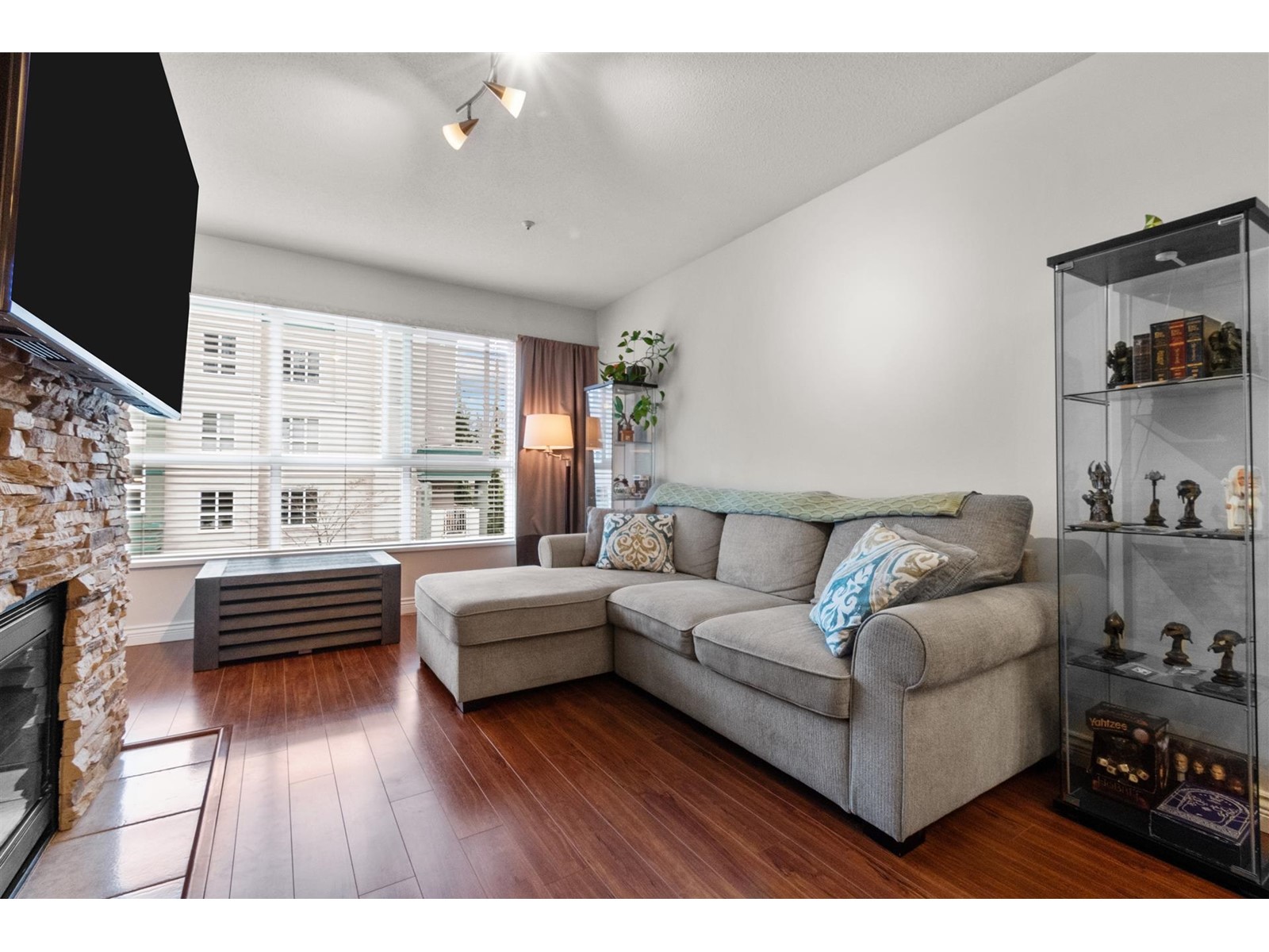 303 13860 70 Avenue, Surrey, British Columbia  V3W 0S1 - Photo 3 - R2982953