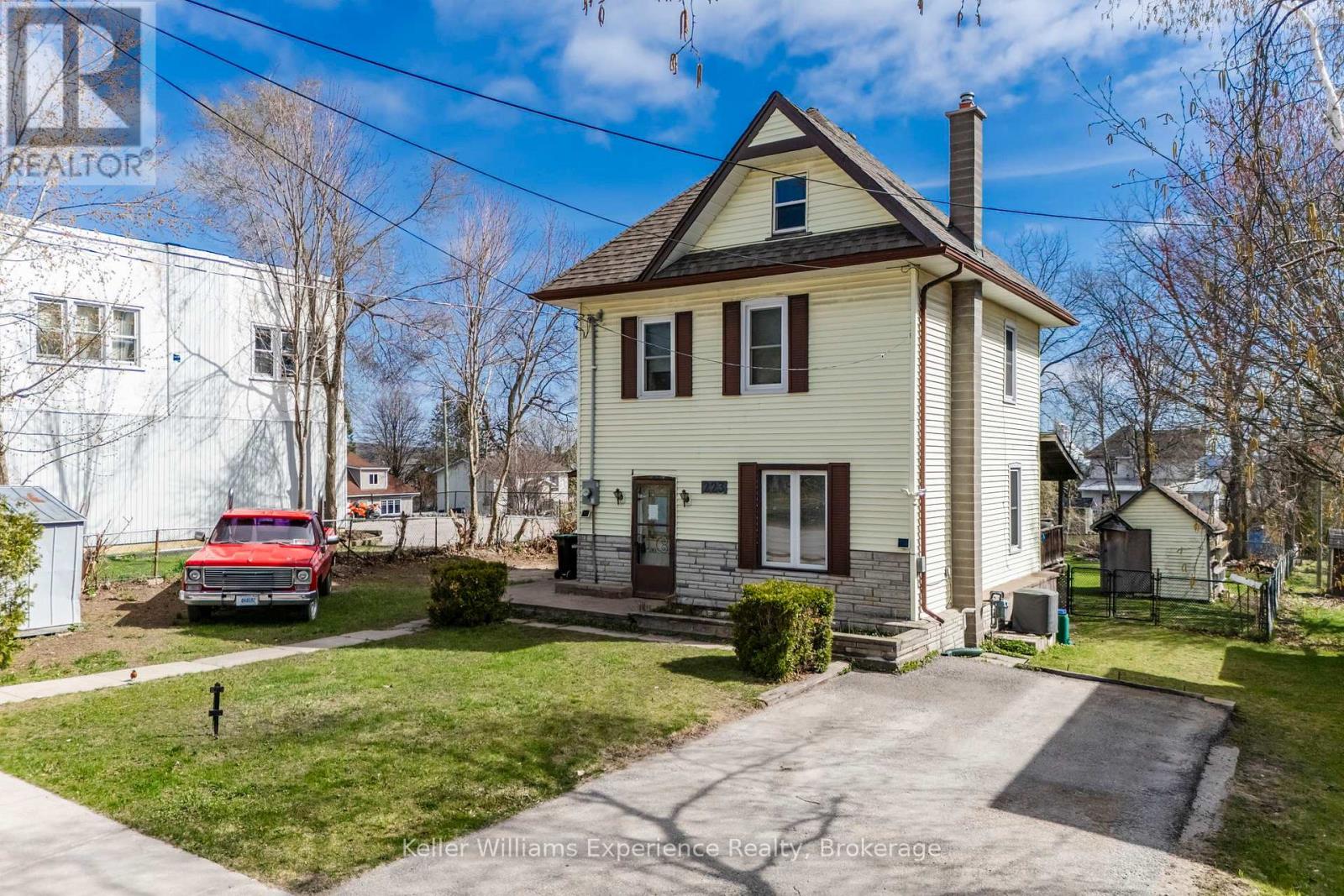 Property at 223 LINDSAY STREET image 5