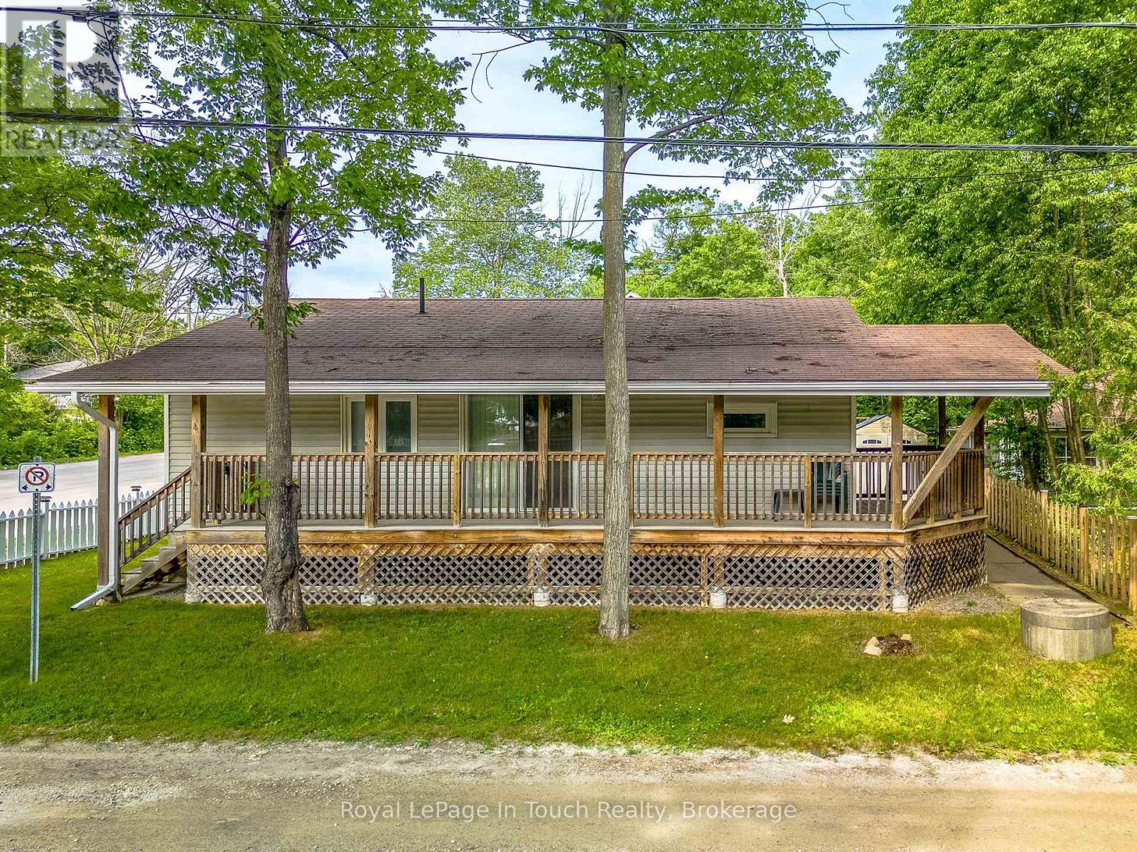 349 Balm Beach Road W, Tiny, Ontario  L0L 2J0 - Photo 4 - S12120484