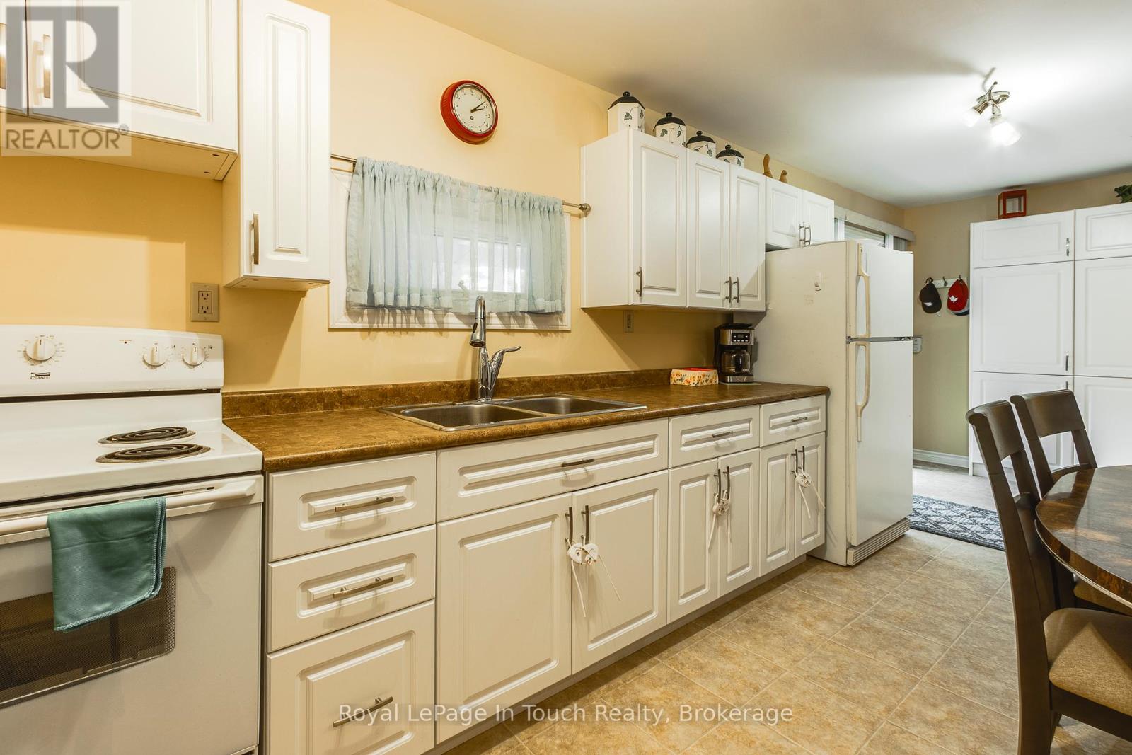 349 Balm Beach Road W, Tiny, Ontario  L0L 2J0 - Photo 7 - S12120484
