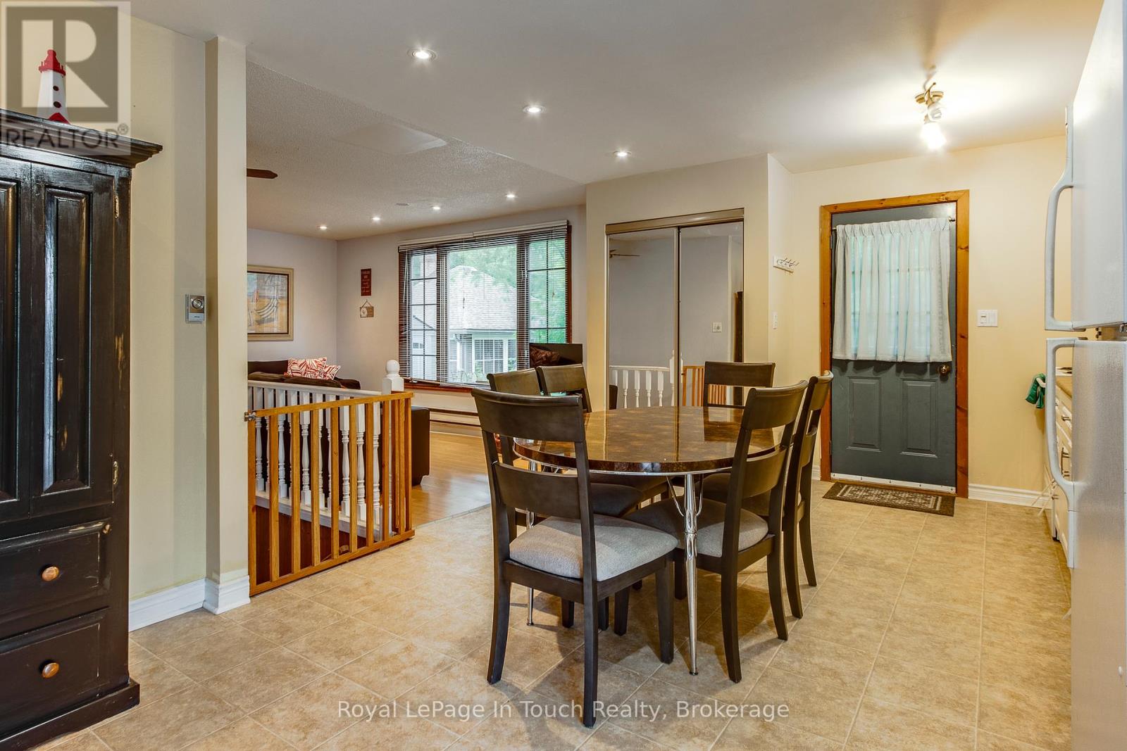 349 Balm Beach Road W, Tiny, Ontario  L0L 2J0 - Photo 9 - S12120484