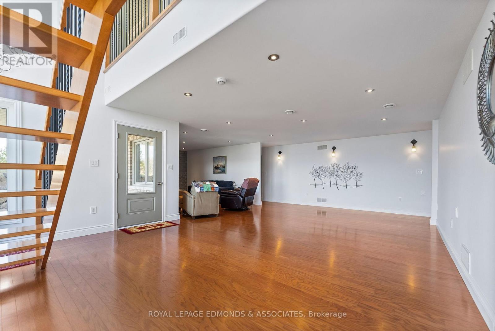 393 Hazley Bay Drive, Laurentian Valley, Ontario  K8A 6W2 - Photo 26 - X12117784