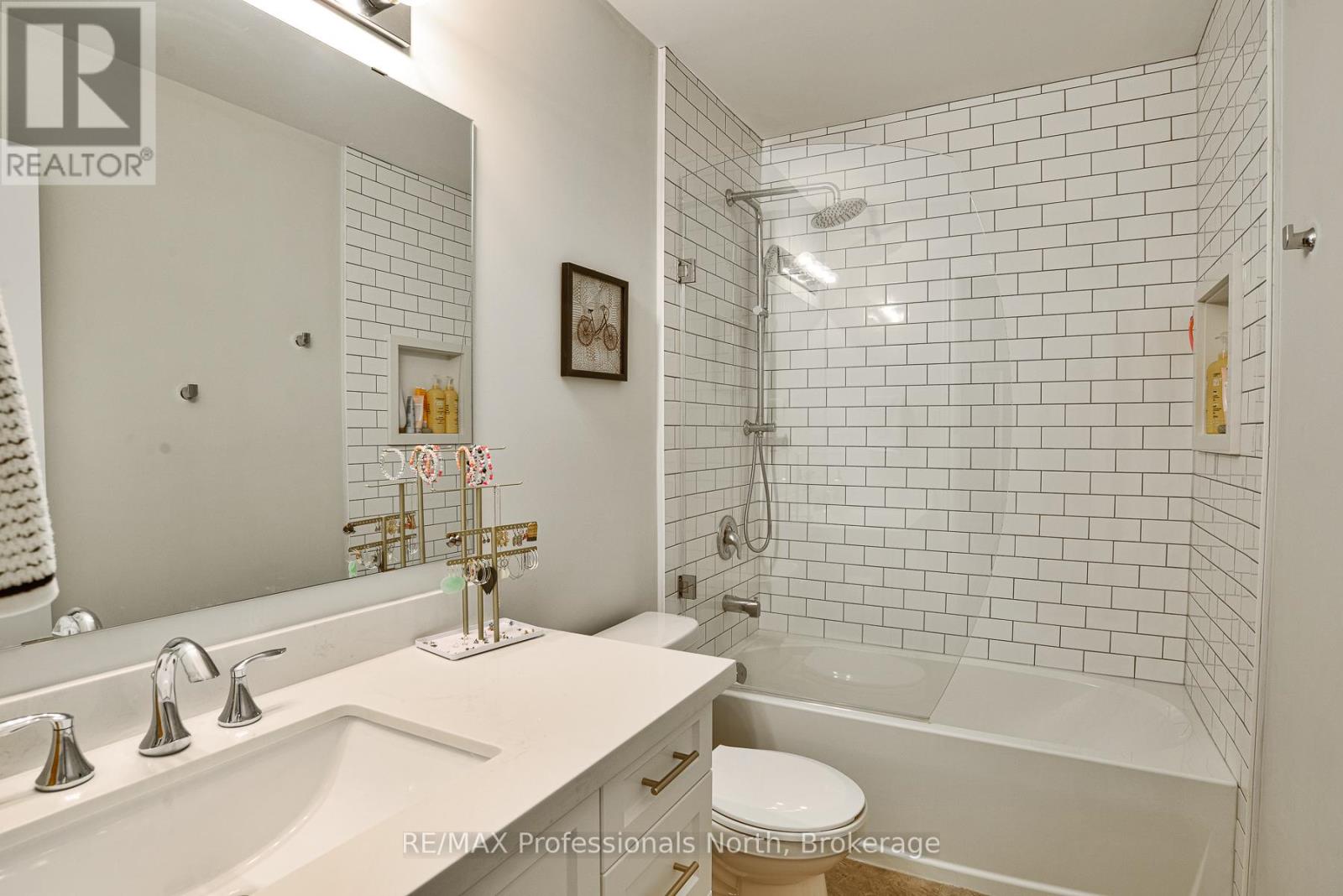 8 Nicole Park Place, Bracebridge, Ontario  P1L 0C8 - Photo 14 - X12120436