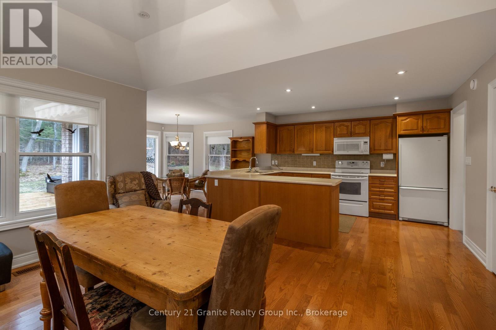 117 Halbiem Crescent, Dysart Et Al, Ontario  K0M 1S0 - Photo 17 - X12120462