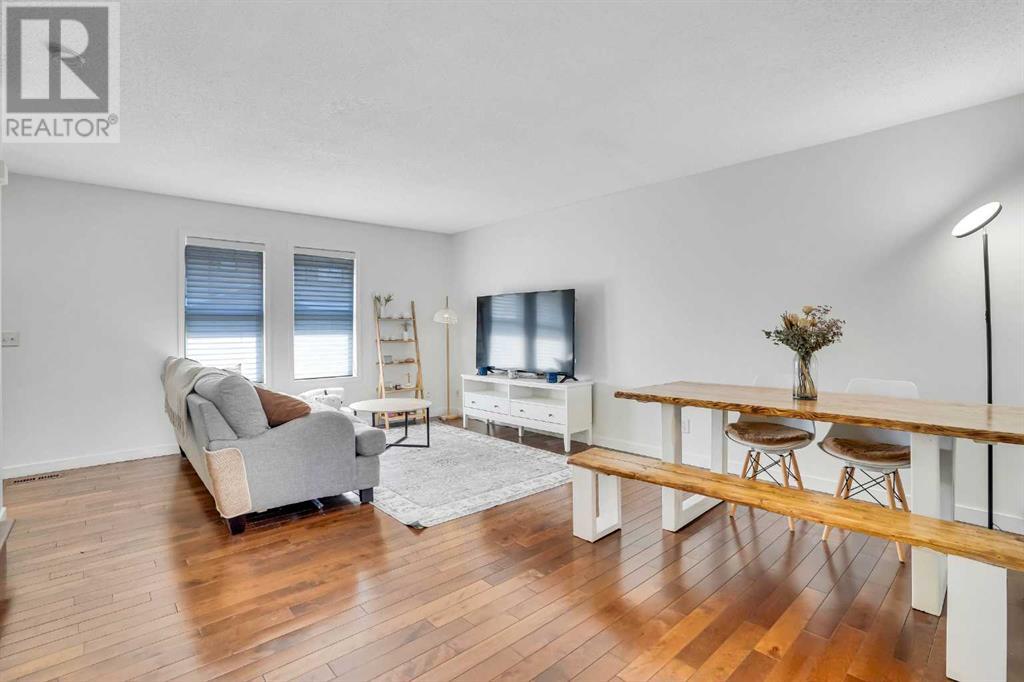 Property at 142 Panatella Park NW image 5