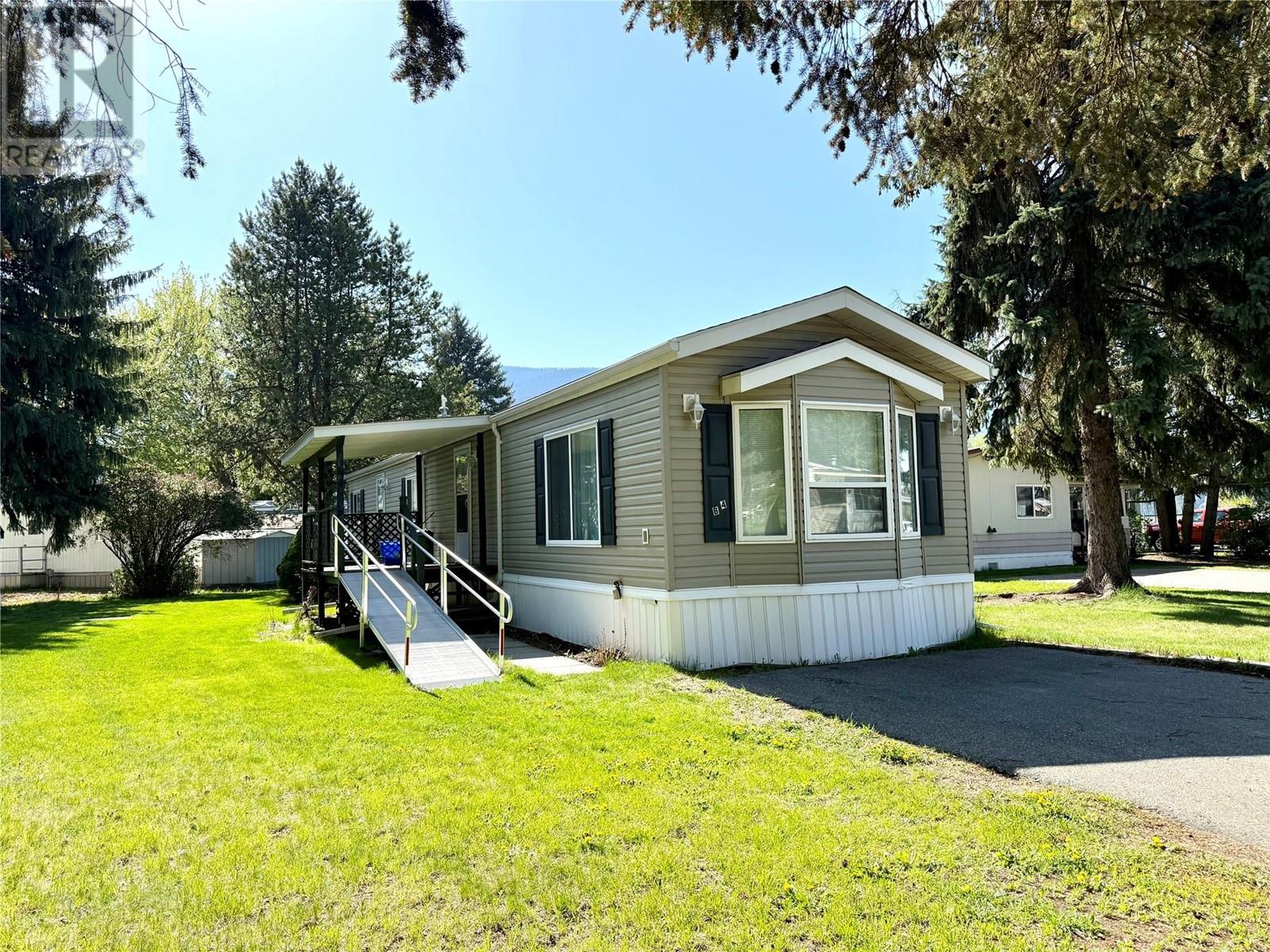 5455 ALMOND GARDENS Road Unit# B4, Grand Forks, British Columbia