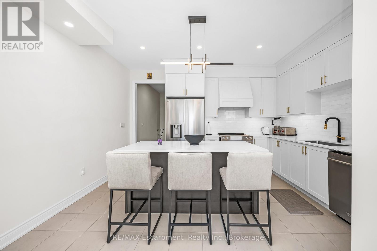 3401 Sixth Line, Oakville, Ontario  L6H 0Y7 - Photo 10 - W12120446