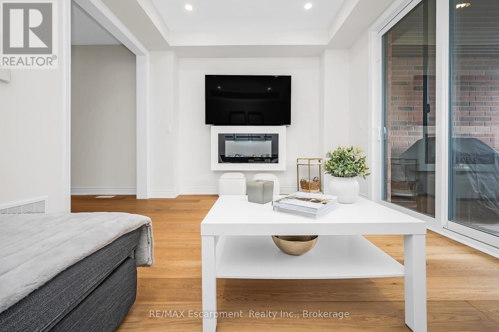 3401 Sixth Line, Oakville, Ontario  L6H 0Y7 - Photo 16 - W12120446