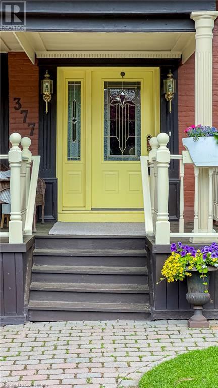 Property at 377 HESS Street S image 3