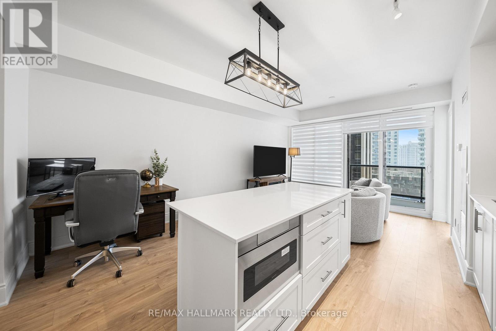 902 - 9075 Jane Street, Vaughan, Ontario  L4K 0L7 - Photo 8 - N12120272